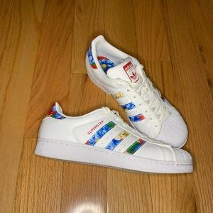 ADIDAS Superstars White floral sneaker